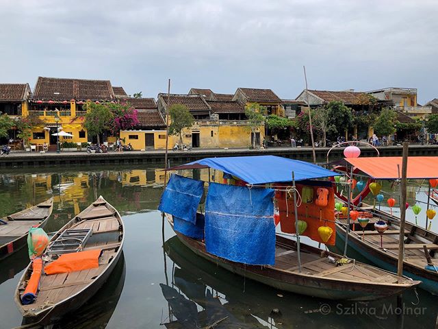 Beautiful #hoian #vietnam on a rainy day.
.
.
.
#hoianoldtown
#vietnamtrip
#rainyday