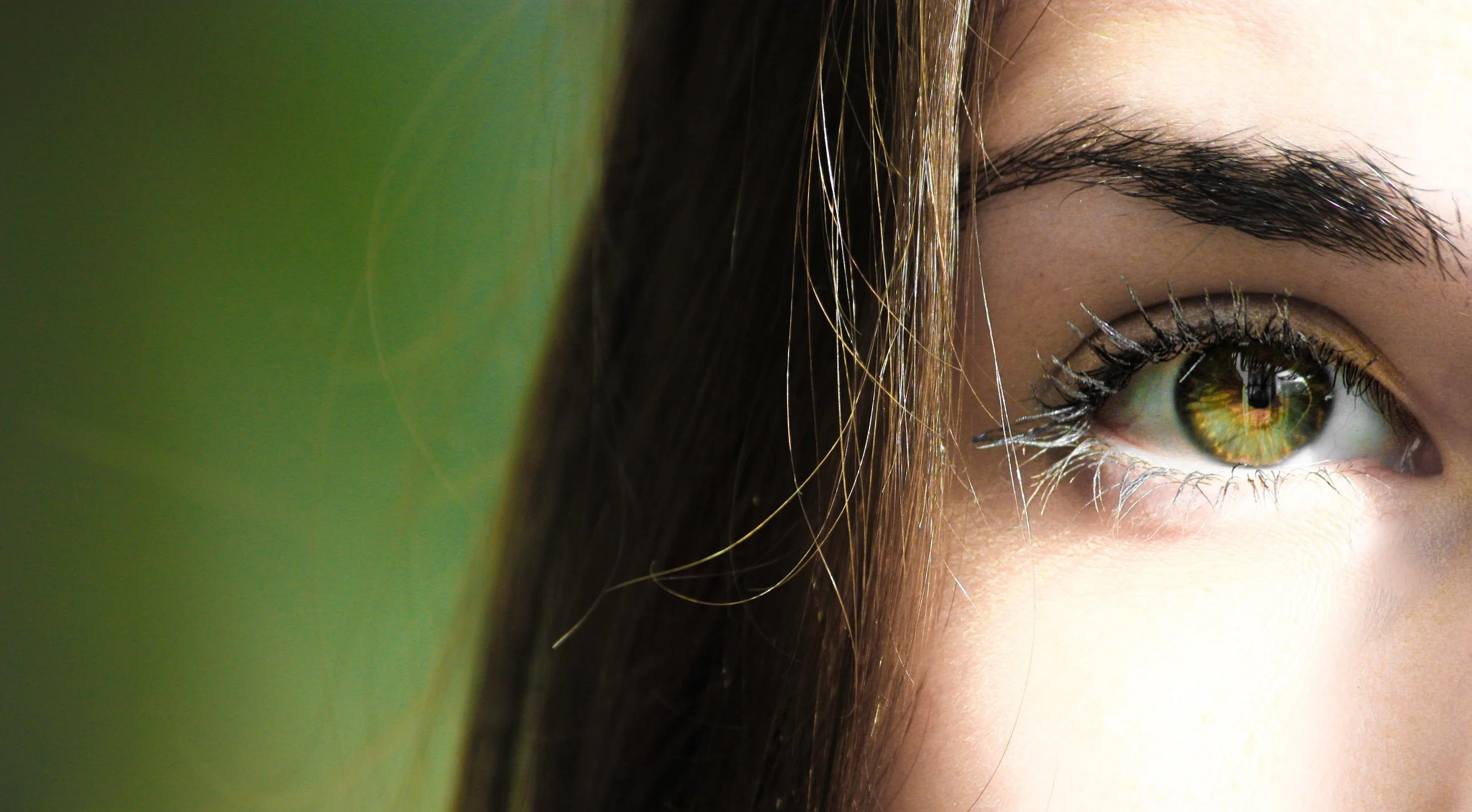 close-up-eye-eye-lashes-840810.jpg