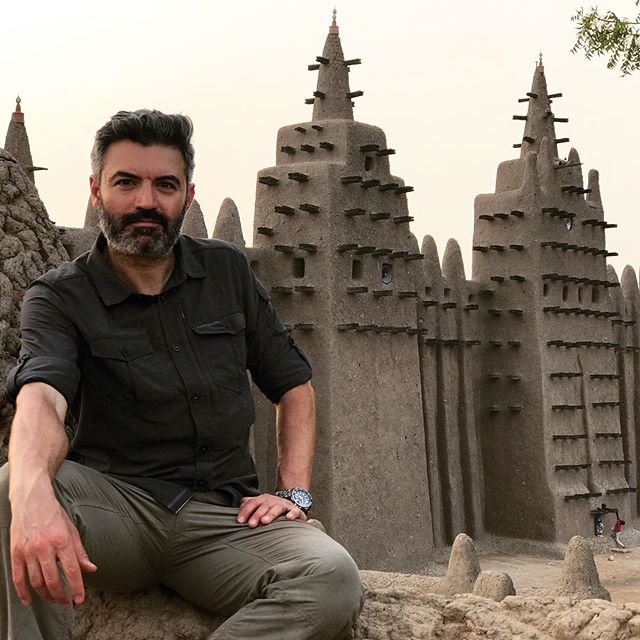 The largest mud structure on the planet. The great mosque of Djenne. 📷@nomadmark #forgottenfrontiers