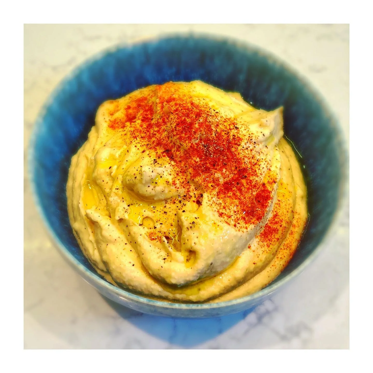 Hummus - great for snack with raw vegetables or as side dish
🌱
400g can chickpea (organic and BPA free can) &ndash; don&rsquo;t drain 
80ml extra virgin olive oil
1 garlic clove, peeled 
Good squeeze fresh lemon juice
1-2 tbsp tahini paste
Red papri