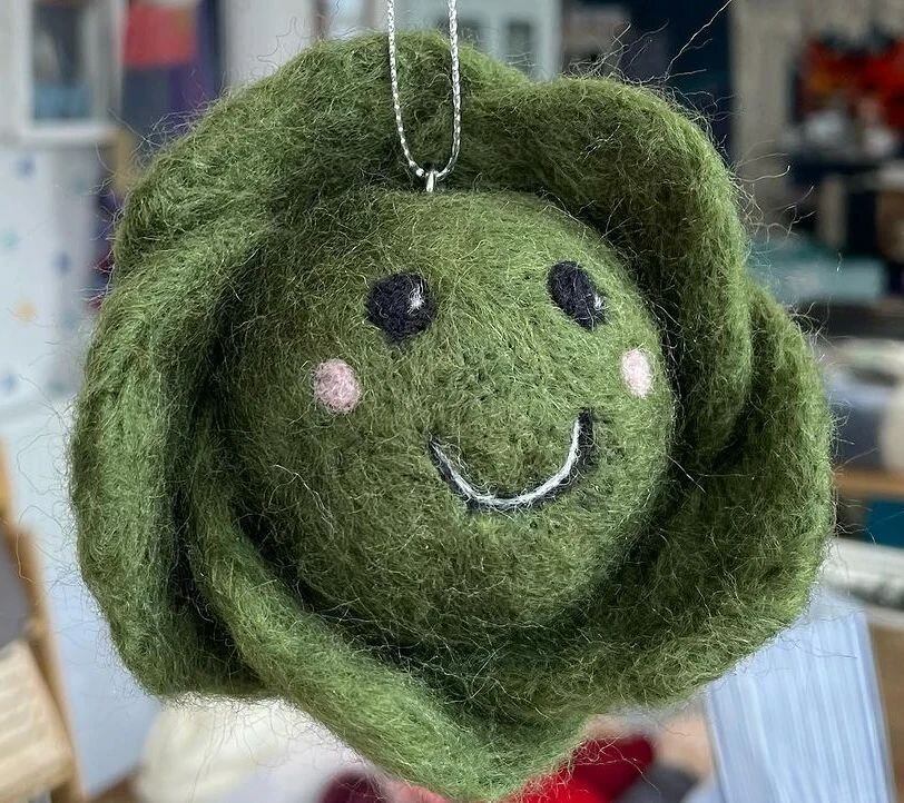 Great news! Bethan of @joyhousecreations has just added another date for needle felted baubles after her other November workshop sold out 🙌🏼

You can book onto the Tuesday 21st November workshop through our website now 🌟

#needlefelting #felting #