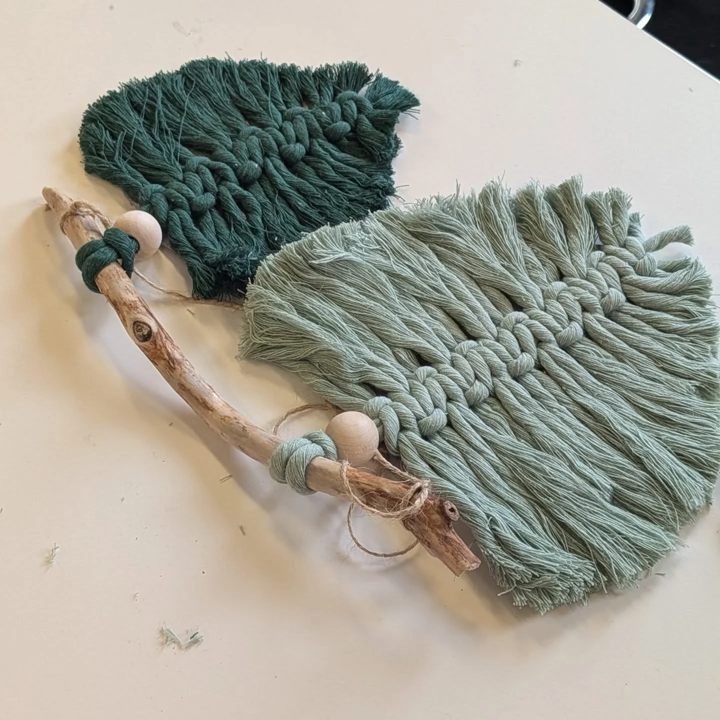 Last week I got to spend an hour crafting with the Mind Cymru team as part of their away day. Macrame leaves is always such a lush idea as they look like they will be hard to make but within minutes you're off repeating the process and soon you have 