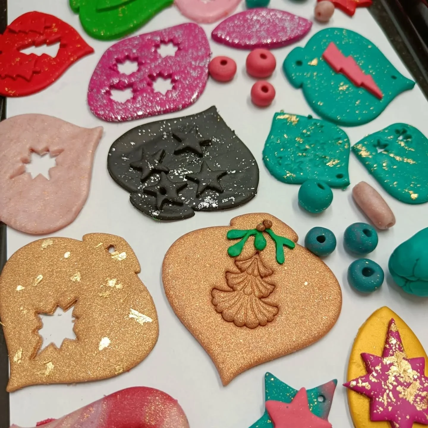Next weekend at our Christmas market Em will be running a Polymer Clay Christmas decorations &amp; accessories workshop

Sunday 23rd November from 11.30-12.30pm. 

Tickets are an absolute steal at only &pound;12pp. 

Come along, drink some mulled win
