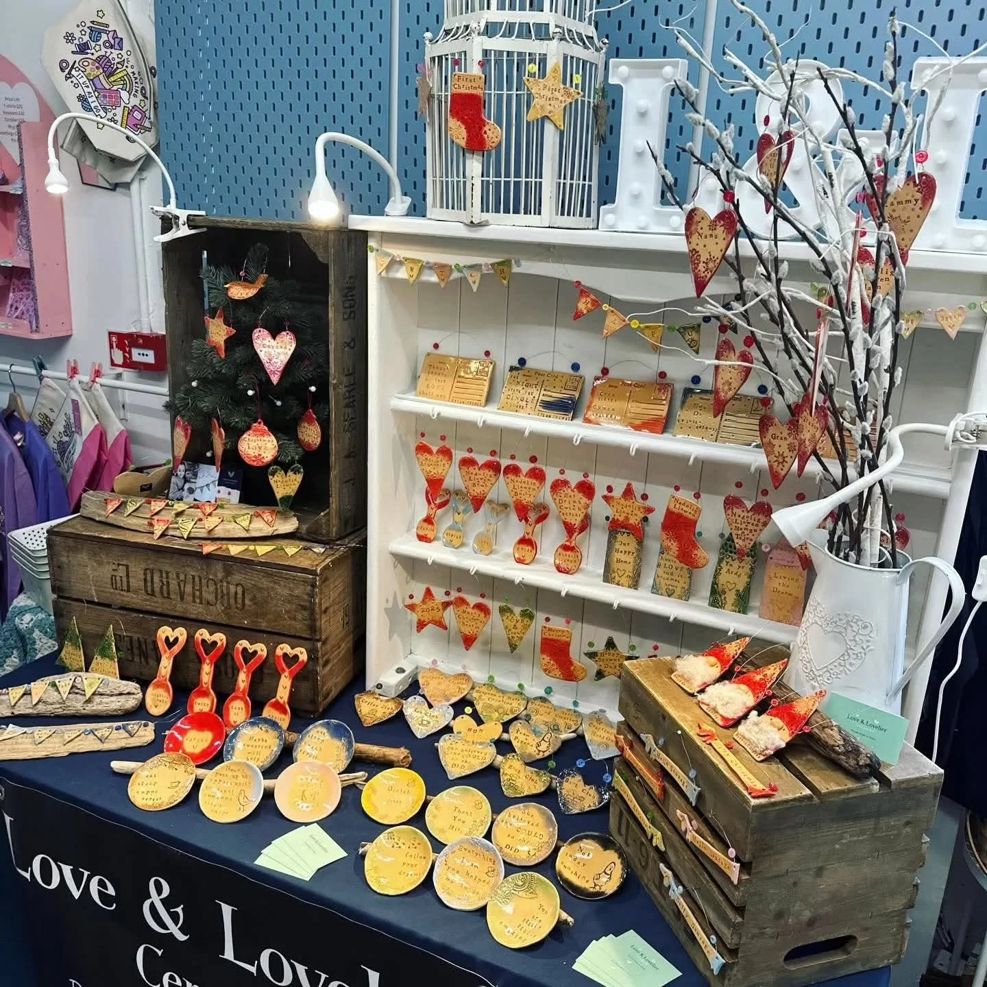 And that's a wrap for the first day of our weekend-long market 🥳🥳

We couldn't be more happy with how the market turned out! And we're so thankful for all the lovely stall holders who are part of our biggest Christmas Market yet! 

Remember there a