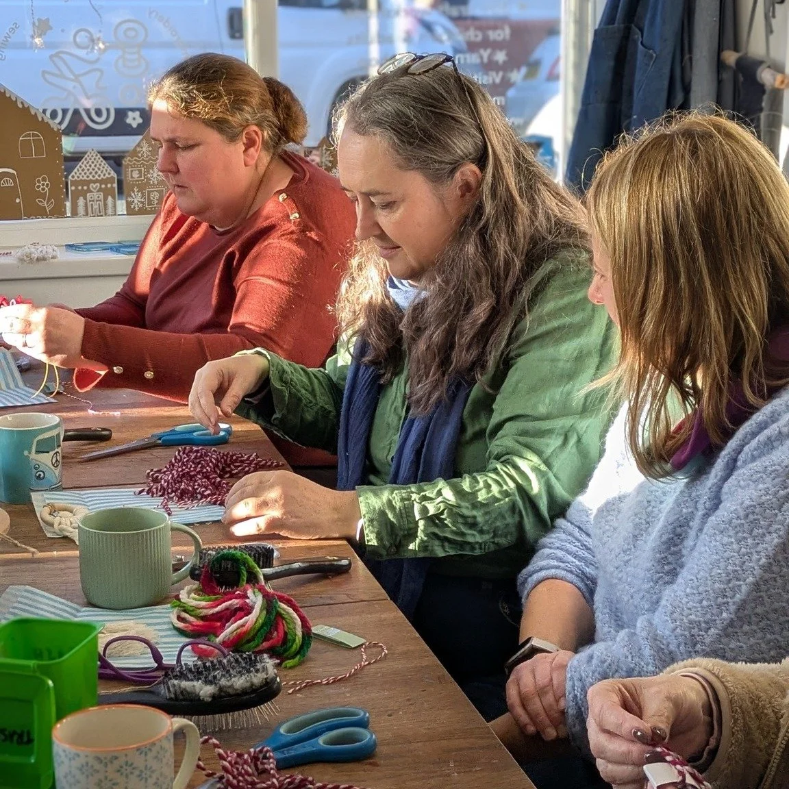We had such a lush event last Friday thanks to @forestersfinancialuk! There were macrame Santas, beaded snowflakes and candles galore! It was so lush! Big shout out to @teacupsandcupcakescardiff for her incredible cupcakes, they went down a stormmm!