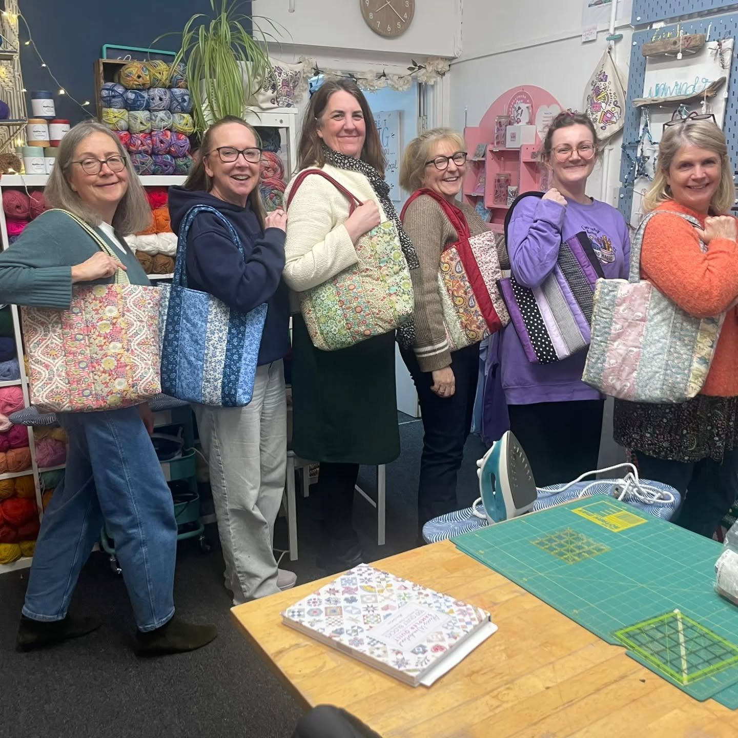 Check out these quilted bags made over the last 3 weeks with the talented Kath ☺️ 
This gang nabbed all the spots on her next course - a blanket 😍 I've seen some of their colour choices already and they are all gonna be super! 

I imagine a few more