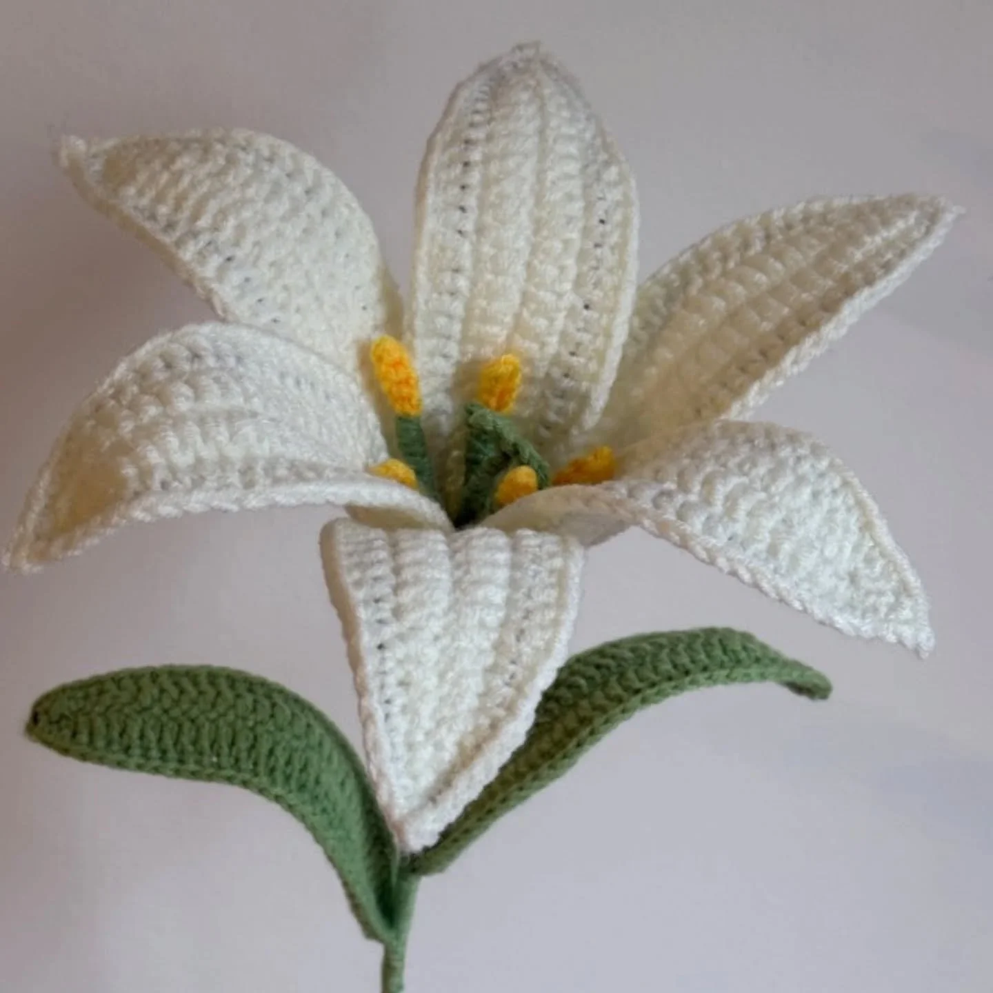 💐LILIES &amp; DAISIES💐
&bull;
The upcoming makes of the 'Crochet flower bouquet' workshop series are some lovely lilies and daisies! 😍These 2-week workshops will start on the 13th of April and the 6th of May, respectively. We can't wait to see how