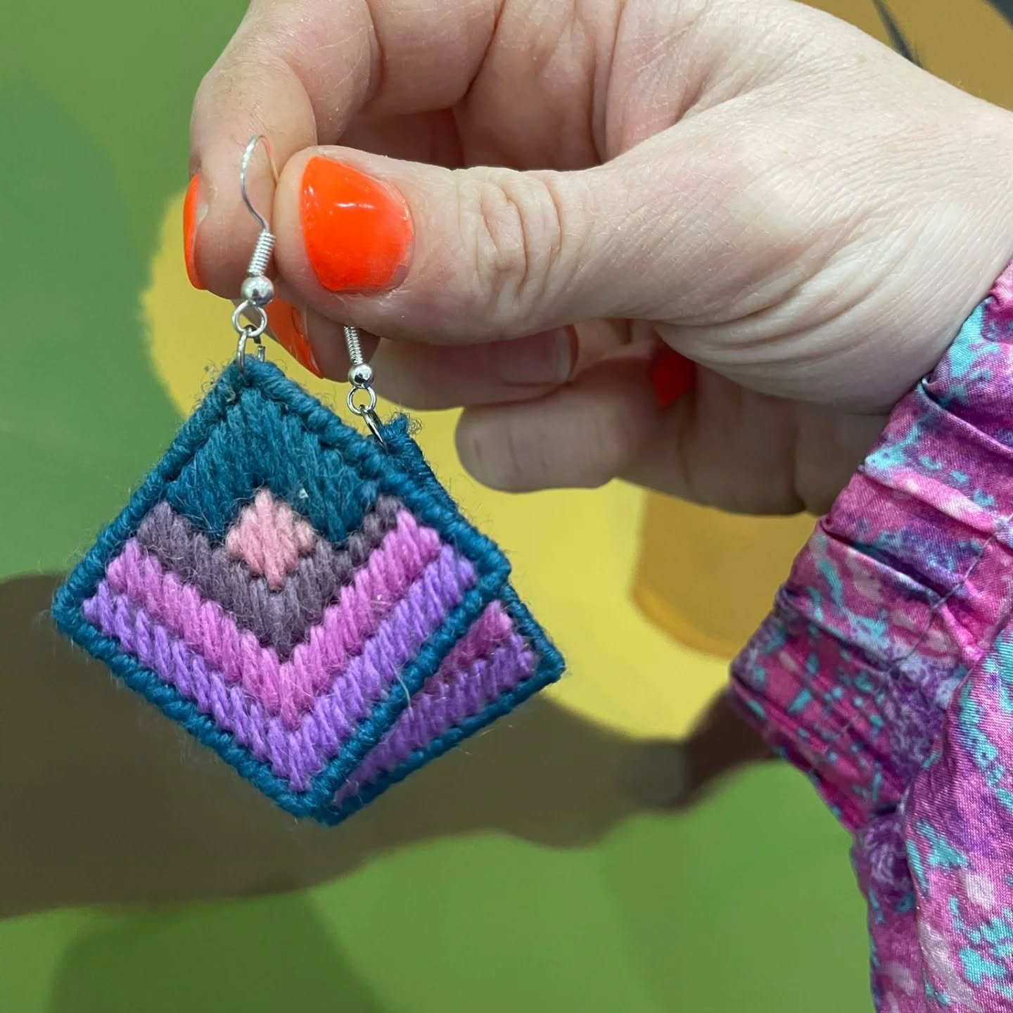 BARGELLO - A new workshop at the studio and just a one off chance to give it a go as Kim of @darnitworkshops is visiting us from Huddersfield this April and bringing some of her fave crafts with her 😁 

Bargello is a vintage needlepoint technique or