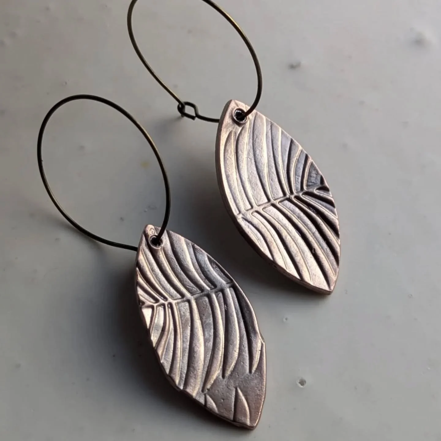 Who is up for a cheaper metal clay workshop?! 🙋🏻&zwj;♀️
These copper earrings were made with copper clay which is an affordable way to get started in metal clay. 
Comment below if you're keen to give this a try &amp; I'll let Em of @emelyejamescrea