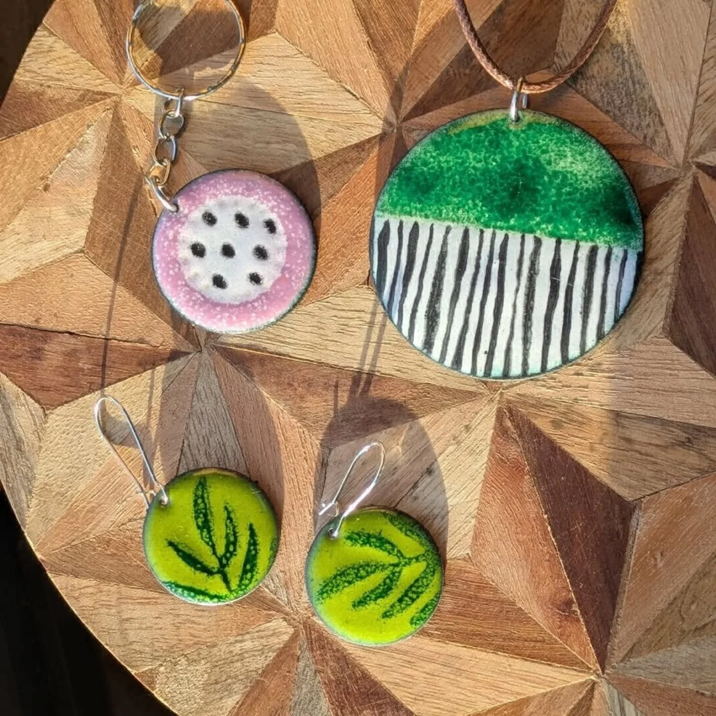 Wanna come along and create jewellery or accessories in enamel? In our NEW workshop with Em of @emelyejamescreativestudio you'll get to make up to 2 pieces - so you could have a brand new set of earrings, a pendant or keyring for your jewellery colle