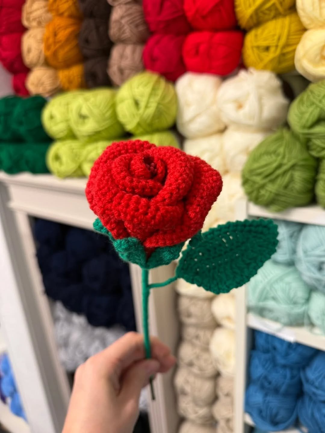 🌹CROCHET ROSE IS BACK!🌹
&bull;
In July, Sarah of @sjandgray will be showing you how to make this beautiful rose 🥰
&bull;
You'll learn how to create the 3D petals, crochet around wire technique and finally assemble this beautiful flower ready to ar