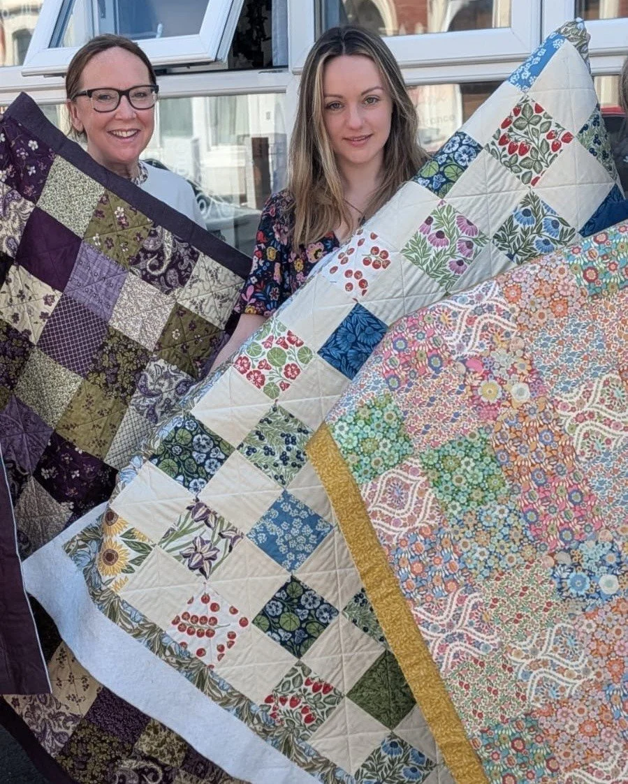 The fabulous Kath and these lovely lot with their beautiful finished quilts! 

Kath's next course begins Monday 6 July from 10-4pm and is the first of 3 sessions. The other sessions will take place on Monday 20th July and Monday 10th August, both fro