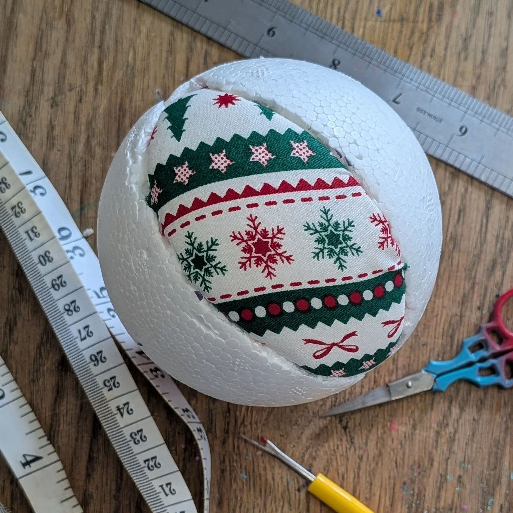 Christmas is well and truly underway here at Lark. We're festive little elves, what can I say... Jump into some early festive fun with us and make yourself some kinusaiga baulbles tomorrow (Thursday) or Saturday with Gem! 

Head to the website to boo