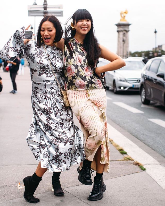 Fashion, friends and happiness! Starting this Monday with some street-style snapshots from Paris Fashion Week. Goal for the week? Surround yourself with people who make you smile.❣️