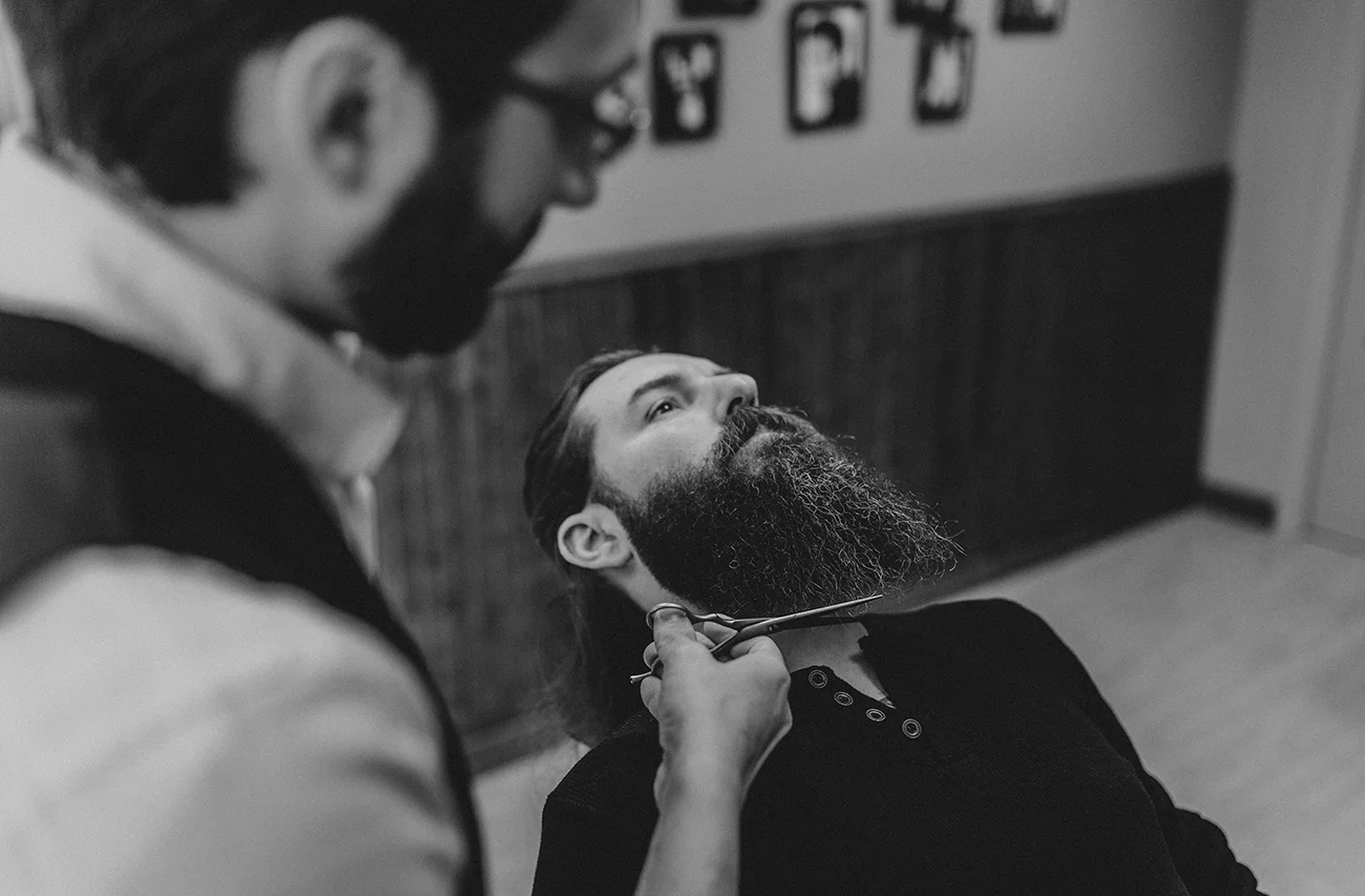 Los flequillos más molones y las barbas más hipster de la ciudad se peinan en La Barberia de Córdoba Nosotros en Revel Studio le hemos diseñado su nueva imagen inspirados en las barberías "Old Scholl" americanas. Diseño Gráfico + Fotografía con mucho "swing".