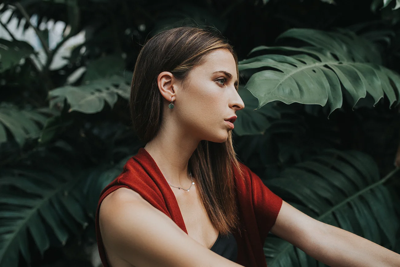 Sin Finito es una joven marca dedicada a la elaboración y diseño de joyas, con sede en Córdoba. La originalidad de sus formas y la fabricación artesanal hacen de cada pieza algo único. Con motivo del lanzamiento de su nueva tienda online, Revel Studio ha realizado las fotografías y la dirección de arte del LookBook.
