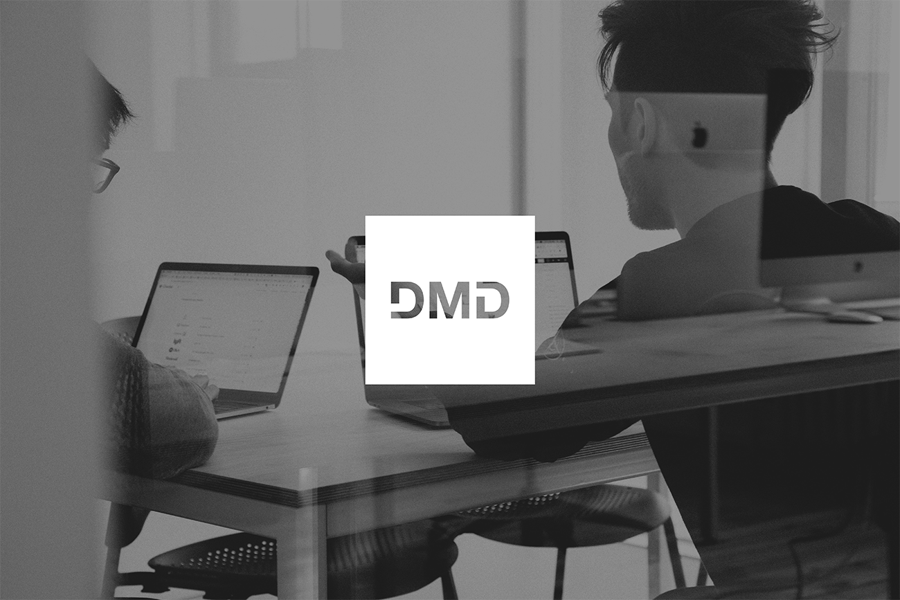 DMD comienza una nueva etapa y queremos que este cambio se refleje también a nivel gráfico por lo que hemos rediseñado la marca. Para el nuevo diseño nos hemos centrado en transmitir los valores y cualidades que en la actualidad la posicionan co