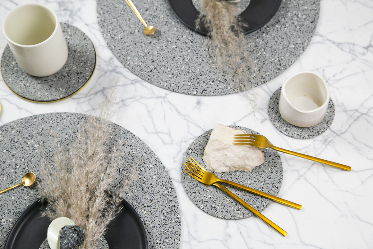 TSRO-G_Slash_Objects-Round-Rubber-Dinner-Set-Gris-3_web.jpg