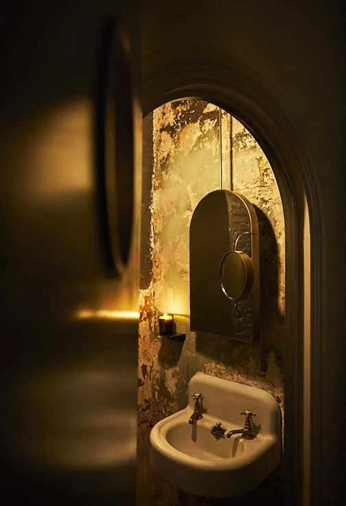 ANNAKARLIN_041018_SHOT_08_042_RETOUCHED_FLAT copy.jpg