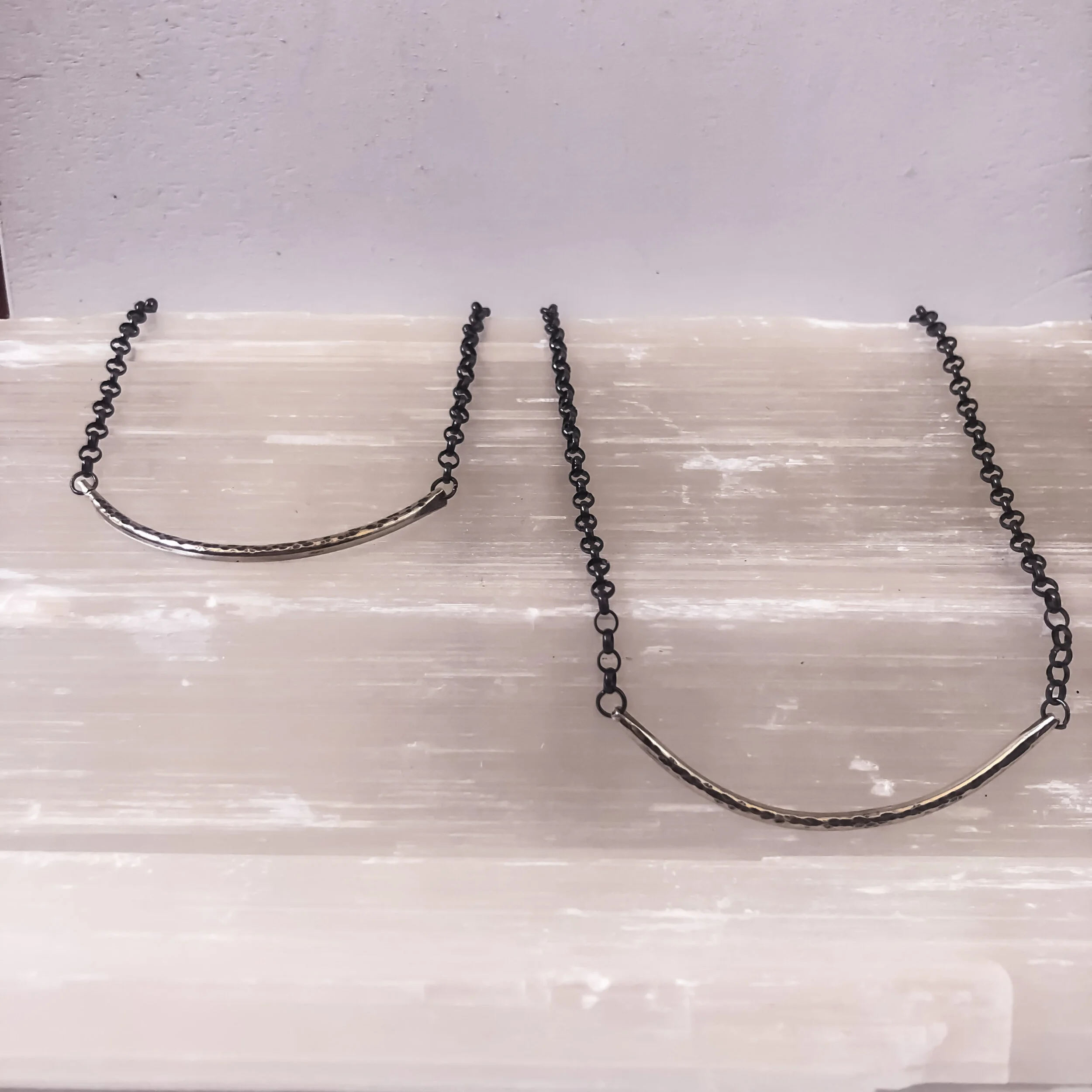 Silver curve necklace