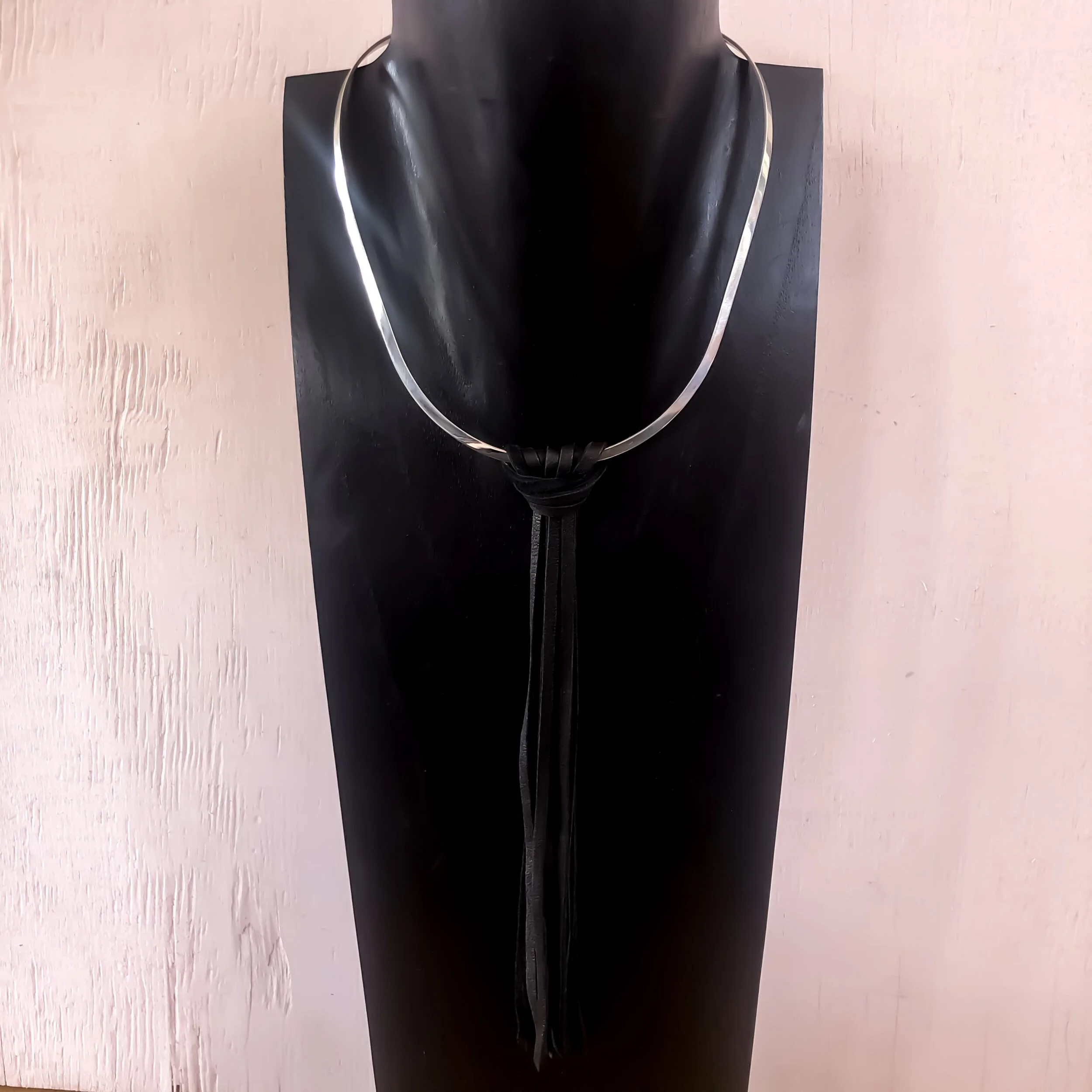 Neck ring fringe necklace