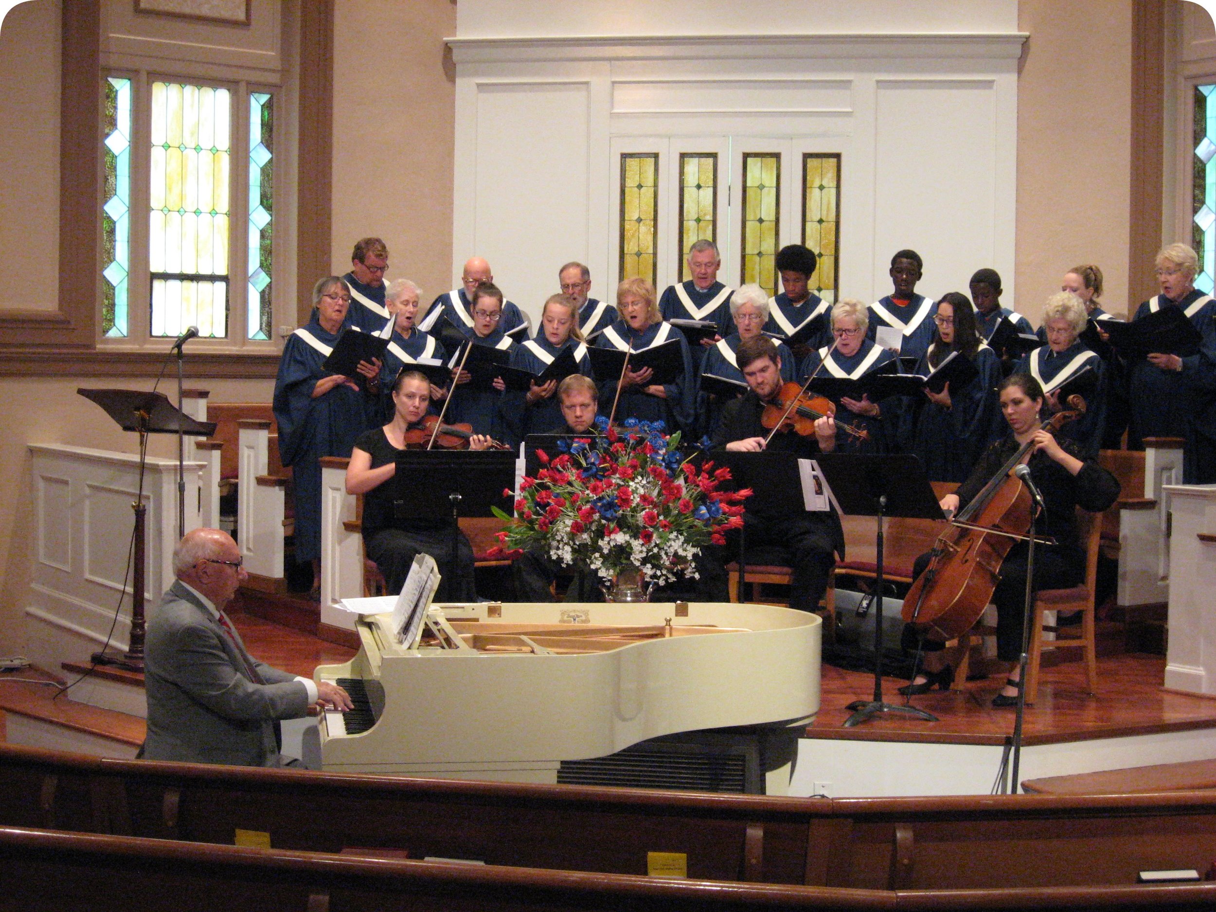 Round Choir & Musicians 2 070515.JPG