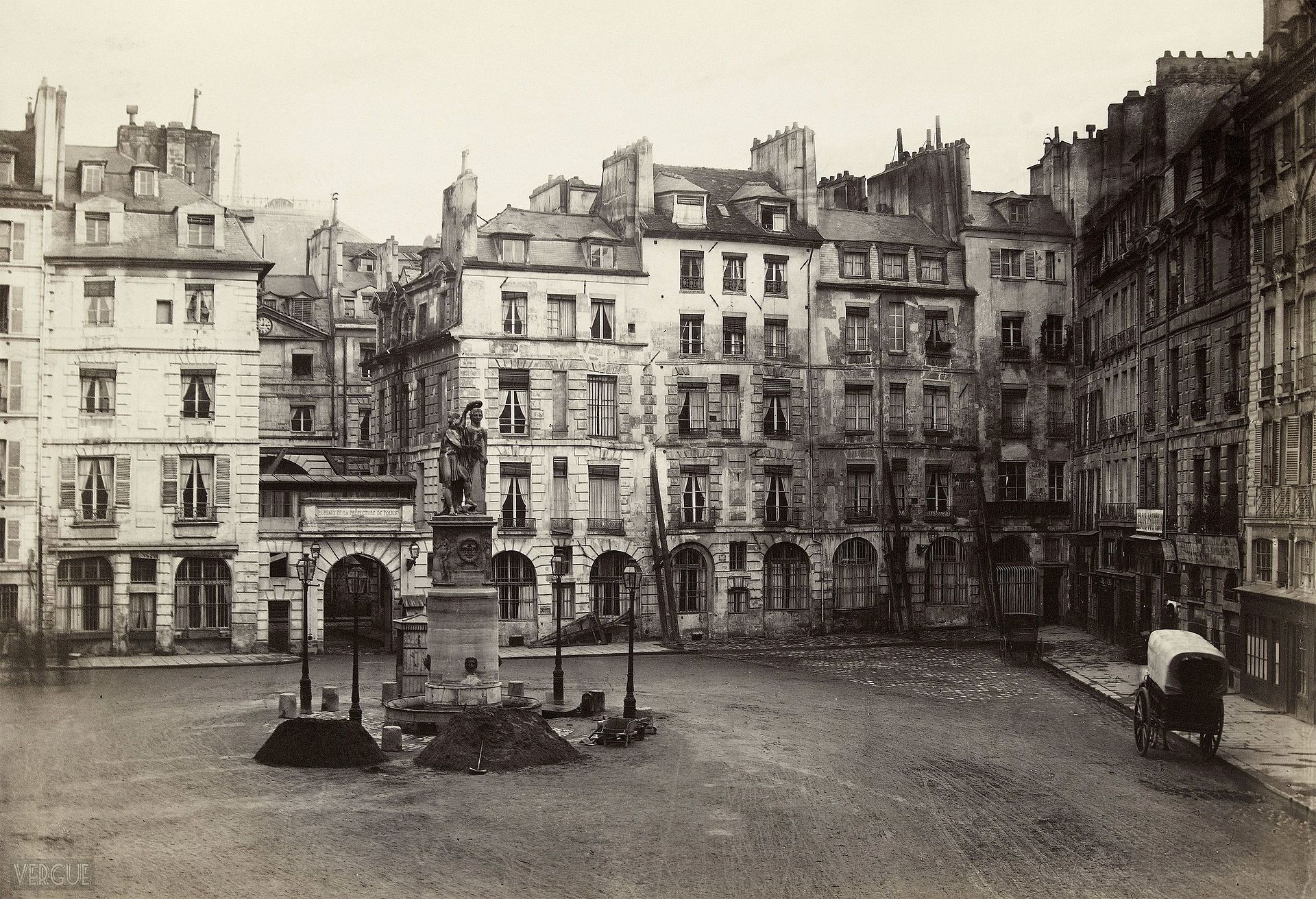 Charles_Marville_place_Dauphine_vers_1865_B.jpg