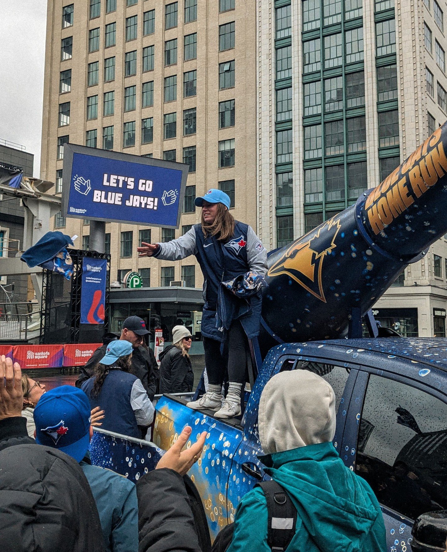 💙⚾ Game 7 &mdash; let&rsquo;s go, Blue Jays!⁠
⁠
Yesterday, the Home Run Horn at the Square echoed through downtown as fans rallied together to cheer on our @bluejays ahead of the big game. The city is buzzing, the energy is electric, and we are stan