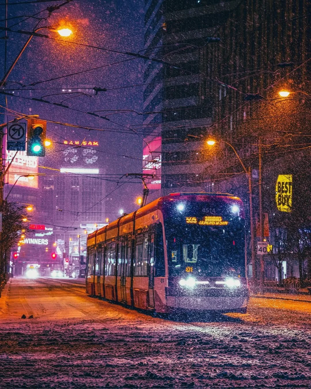 ❄️ The first snowfall of the season is here!⁠
Take it slow, stay warm, and be safe out there, Toronto. 💙⁠
⁠
📷 @edwarander⁠
⁠
#FirstSnow #TorontoWeather #StaySafe #SankofaSquare