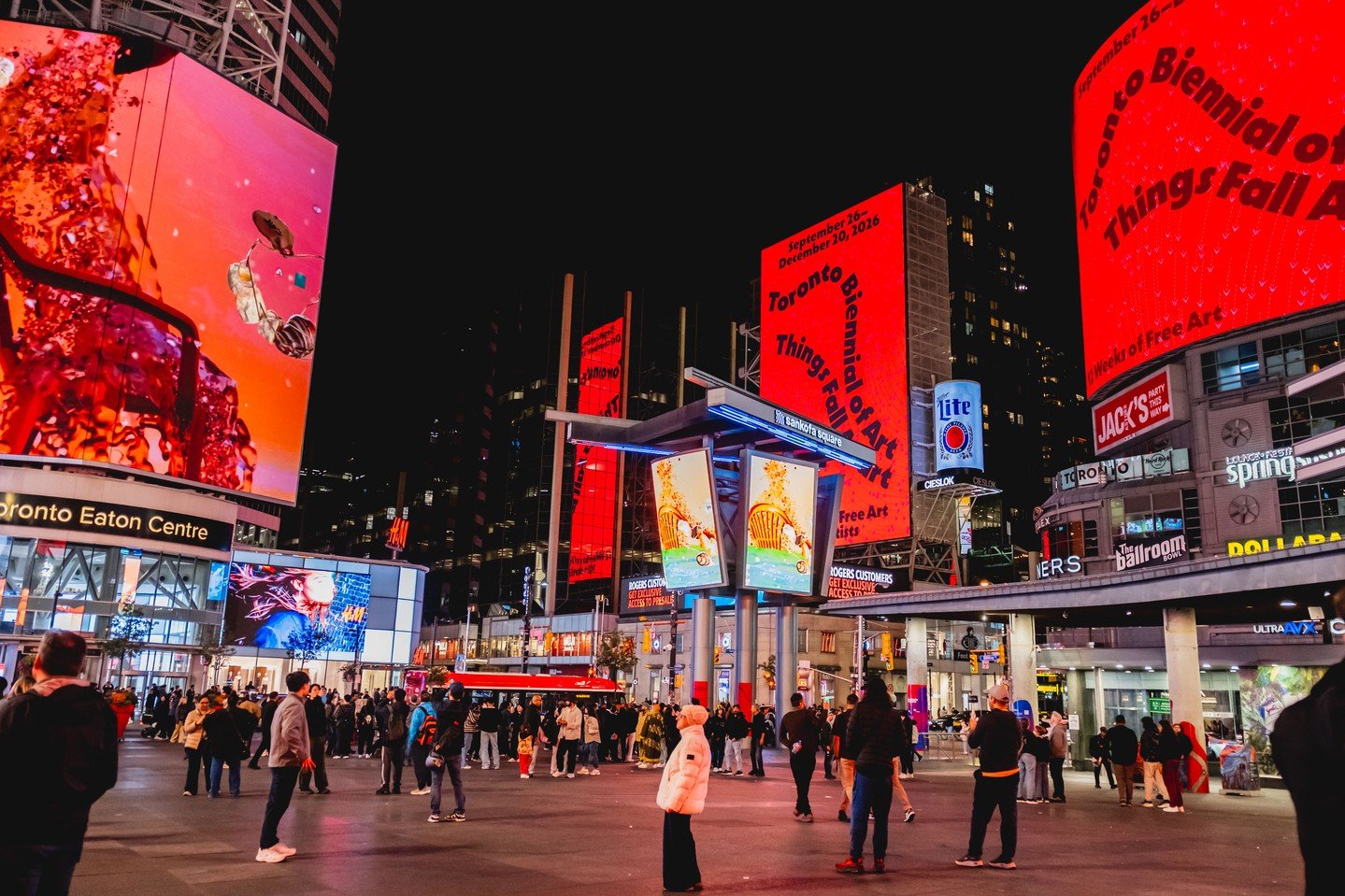 Last night, art took over the screens at Sankofa Square.⁠
⁠
Julien Creuzet&rsquo;s Nos diables rouges, nos d&eacute;rives commotions (&hellip;) danse papillon illuminated the Square, with additional screens across the Yonge &amp; Dundas intersection 
