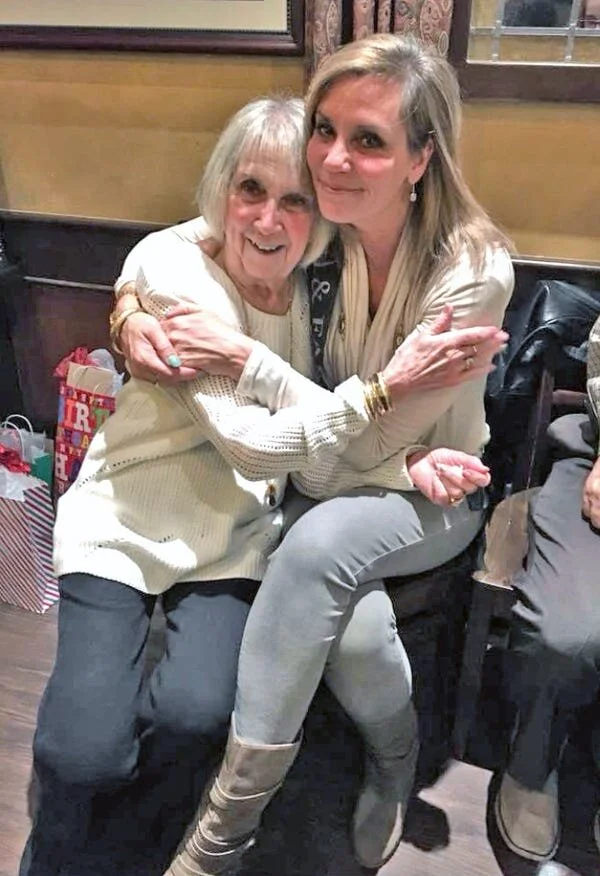 As an ode to mothers everywhere, author Mindy Drayer pens new book titled 'Dear Mom'