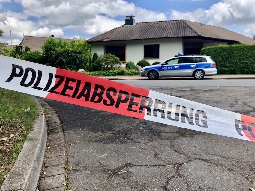 Die Mordkommission ermittelt in dem Fall eines mutmaßlichen Doppelmordes und versuchtem Mord in Neuenkirchen. Foto: at