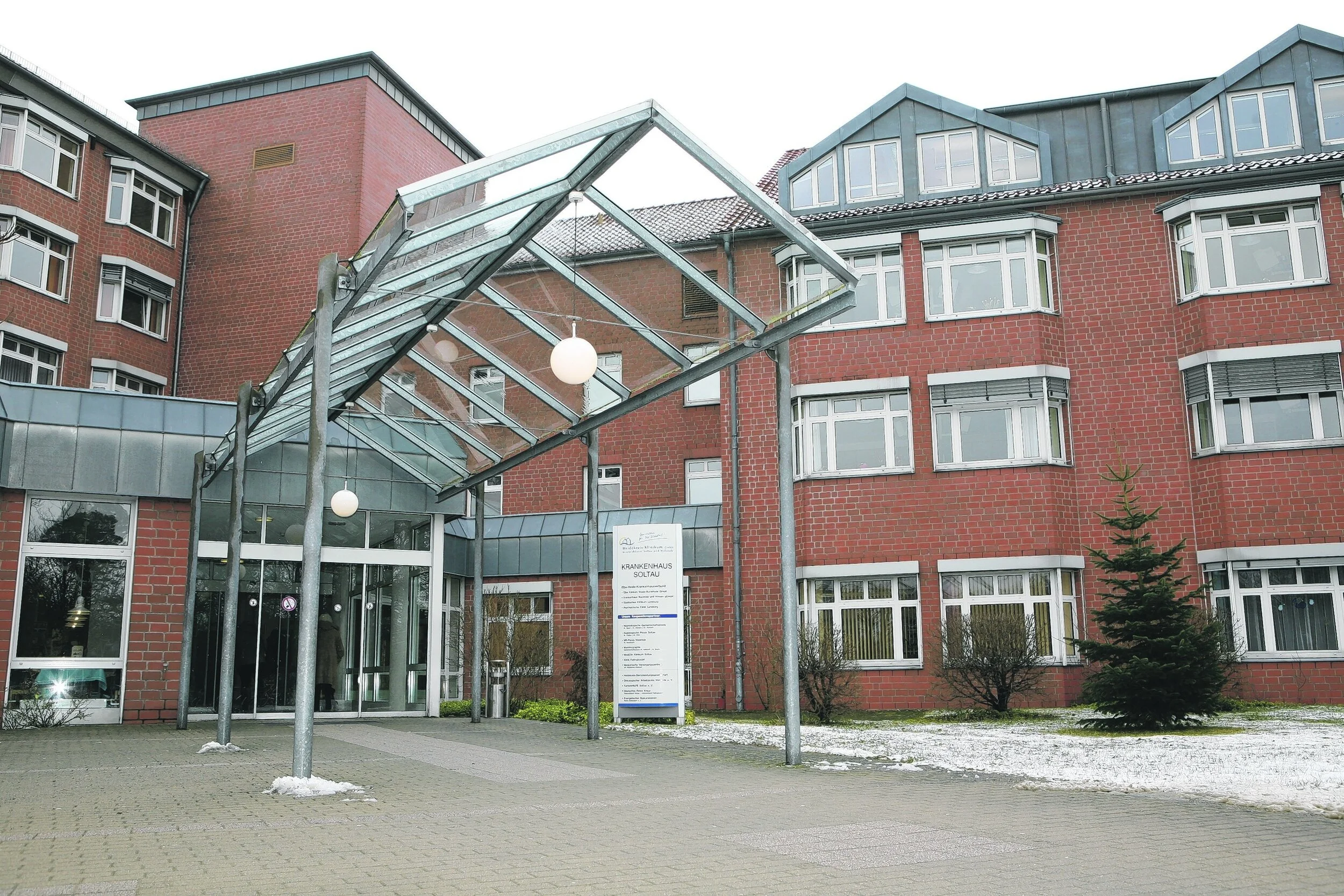 Klinik: Positive Entwicklung, aber weiter rote Zahlen