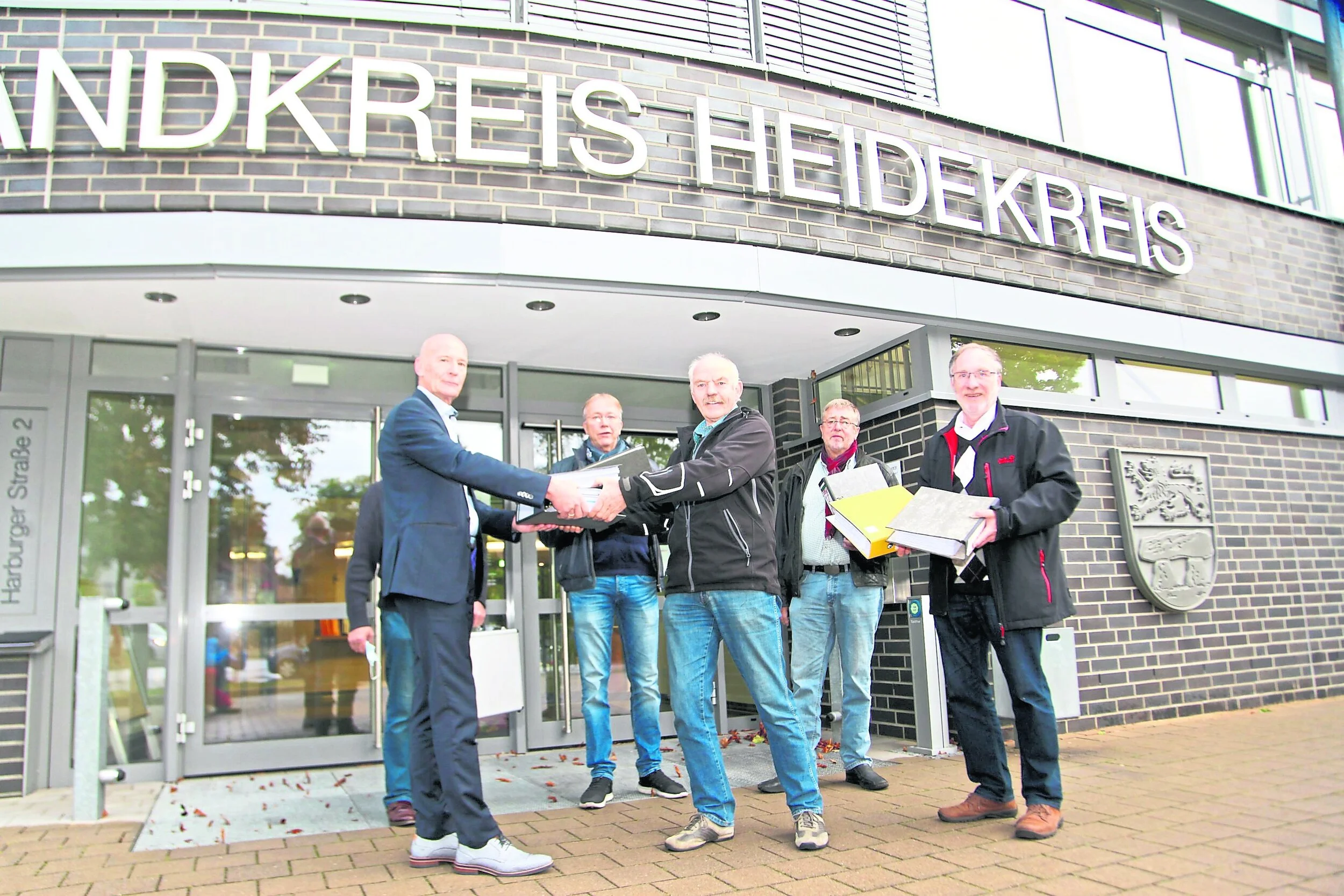 HKK: Unterschriften übergeben