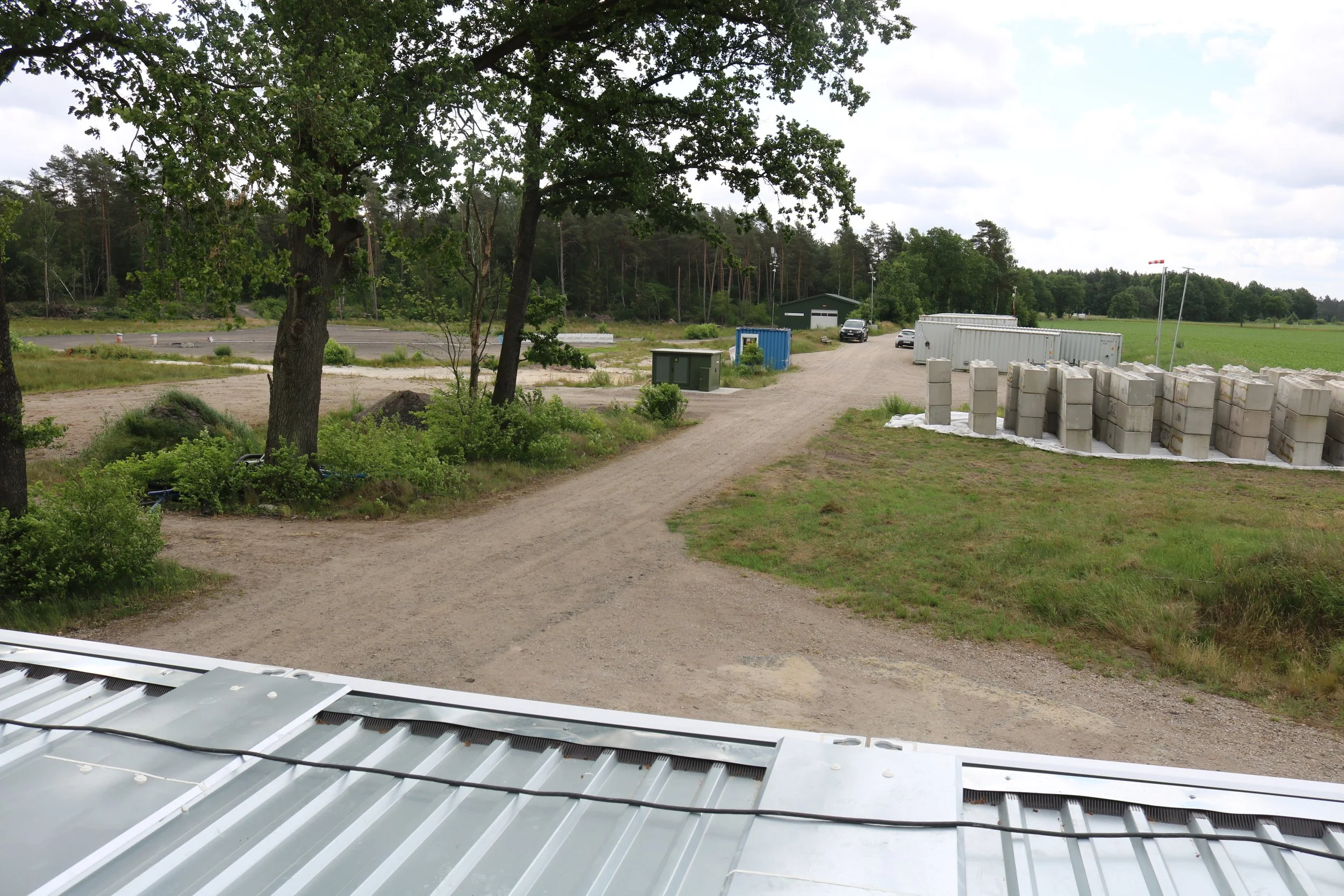 Dethlinger Teich:  Gepanzerter Bagger und Radlader mit Splitterschutz für 1,2 Mio. Euro sind geordert