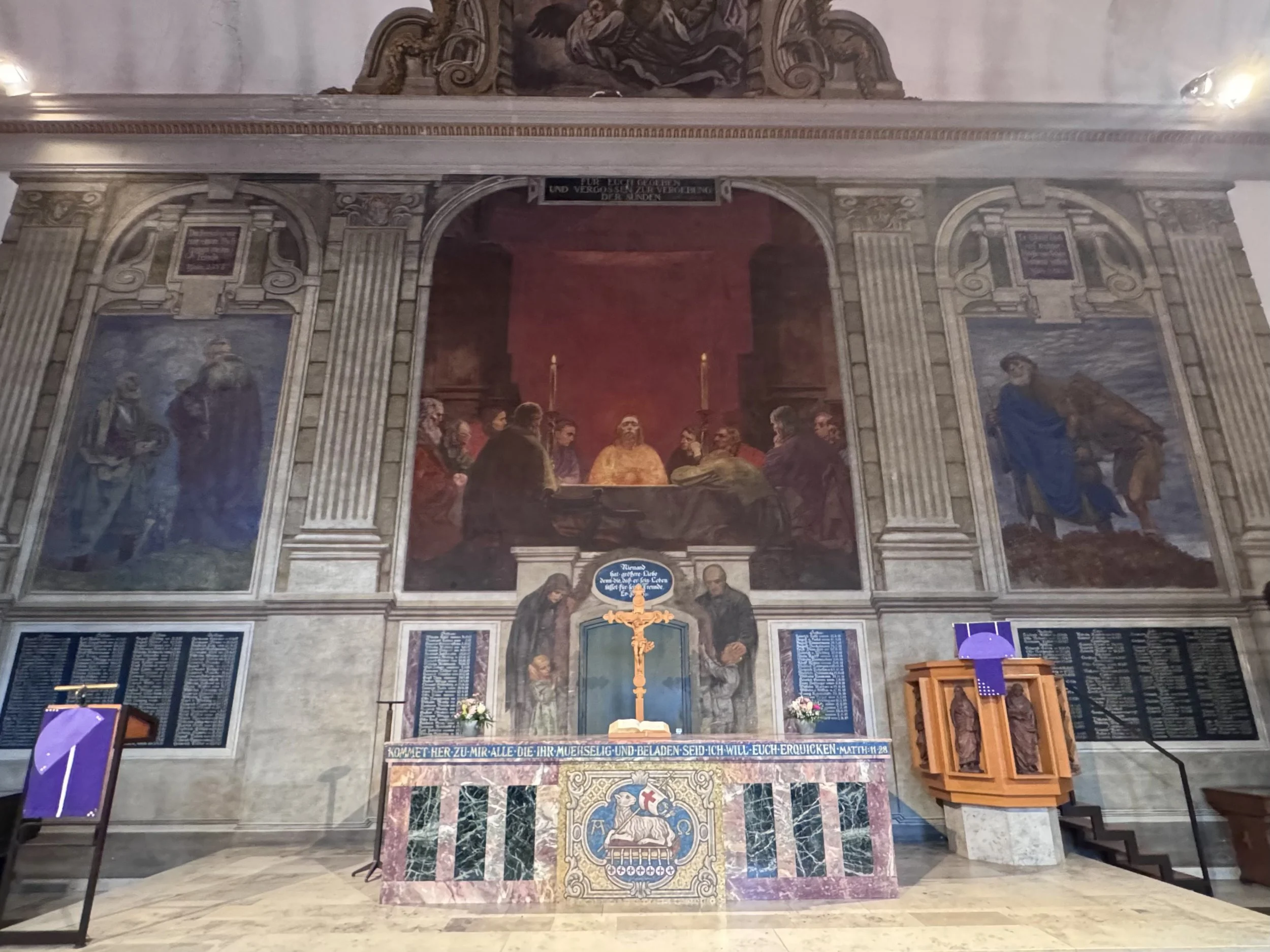 Historische Wand- und Deckengemälde in Gefahr