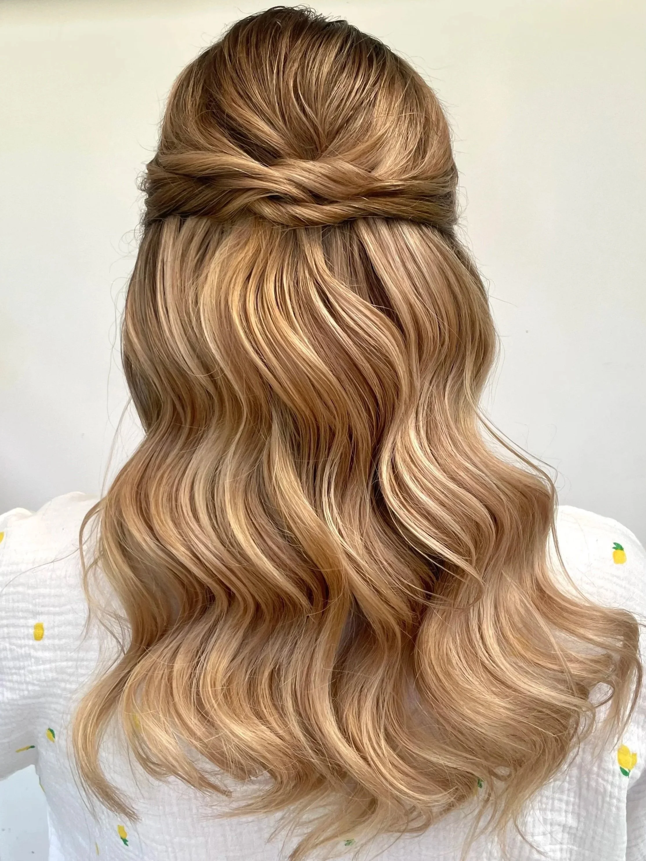 halboffene brautfrisur mit beach waves hollywood waves