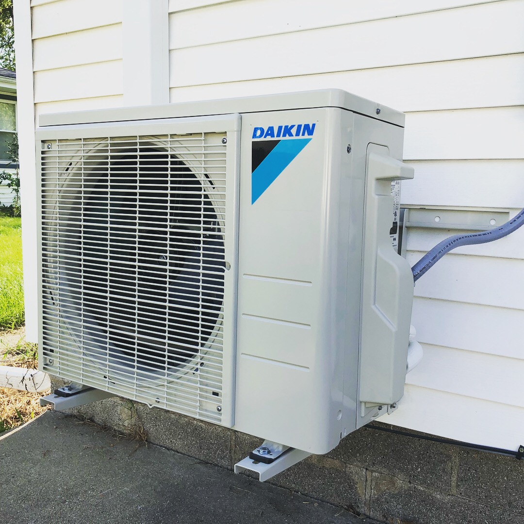 Daikin 19Seer (Seasonal Energy Efficiency Ratio) Ductless HVAC System in Residential Home Bradley, IL 60915