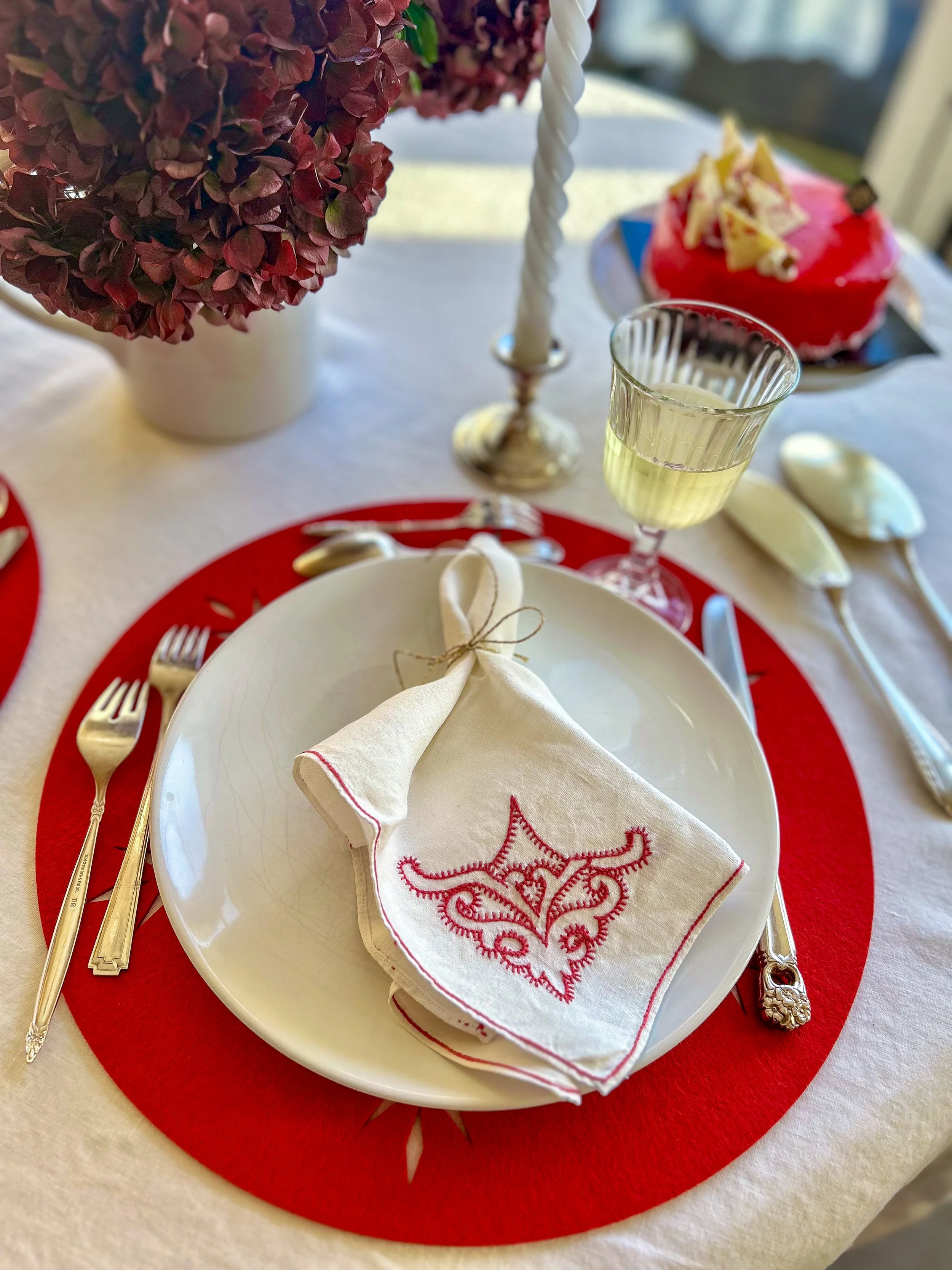 SET OF 6 VINTAGE FRENCH EMBROIDERED NAPKINS