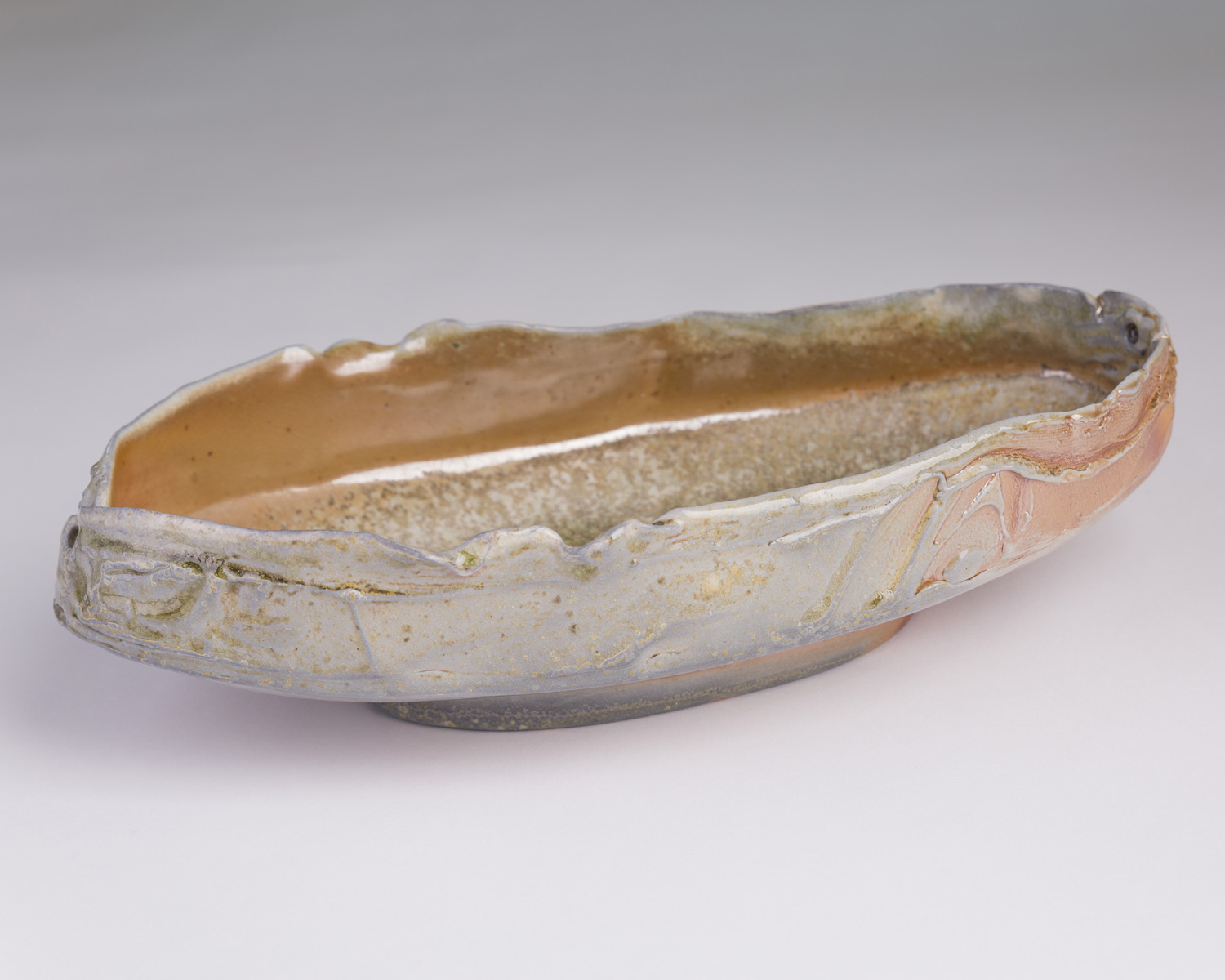 Oval vessel with stretched rim