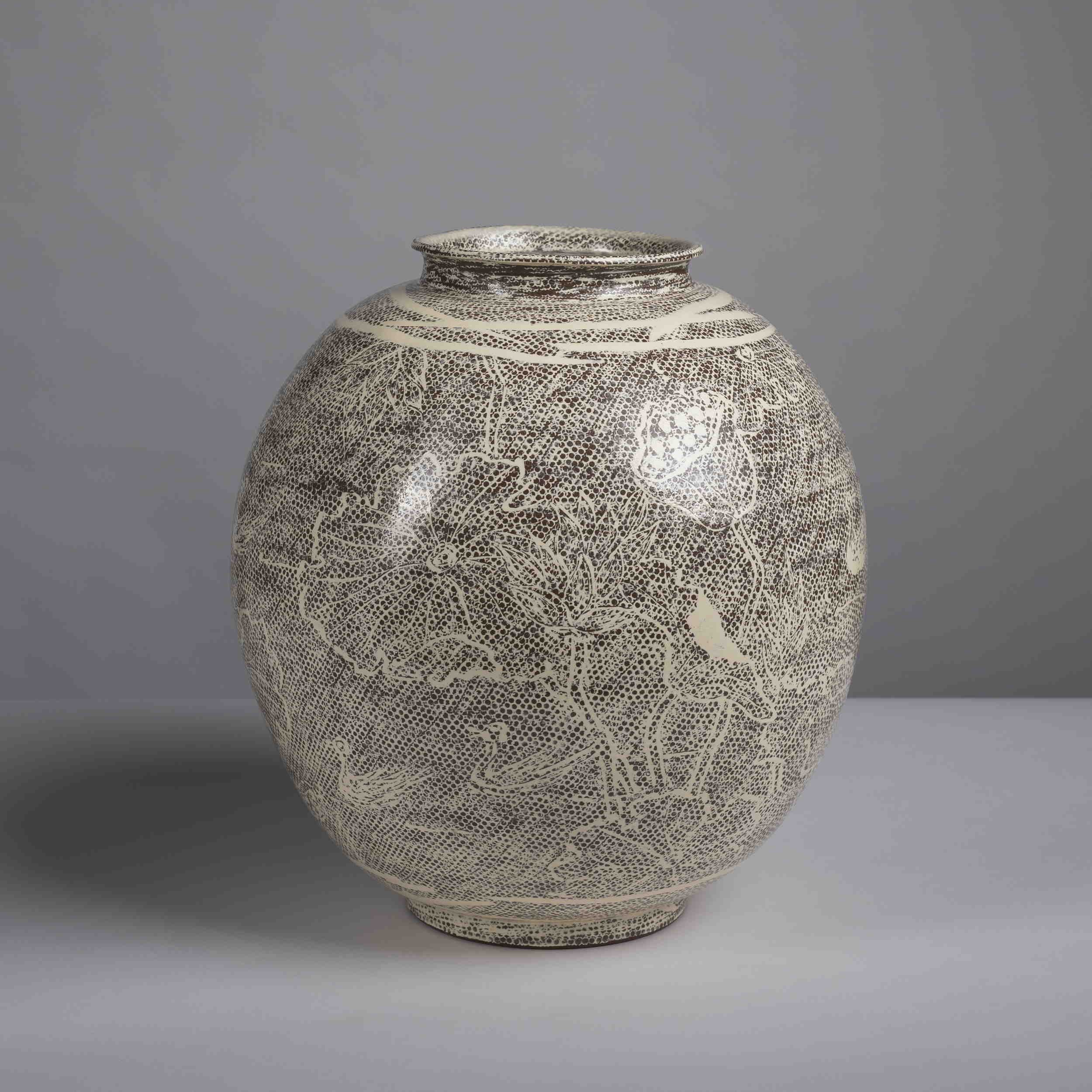  Jung Do Lee  B uncheong Jar;WonAng Bird &amp; Lotus pattern   35 cm ht 