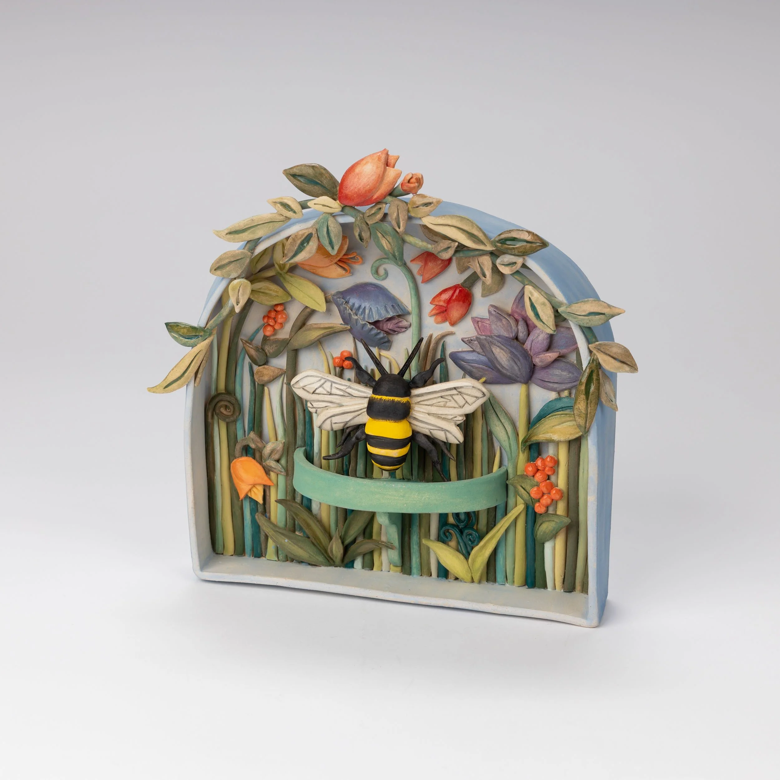  Alisa Greve   Mille-fleurs    Porcelain  20cm ht 