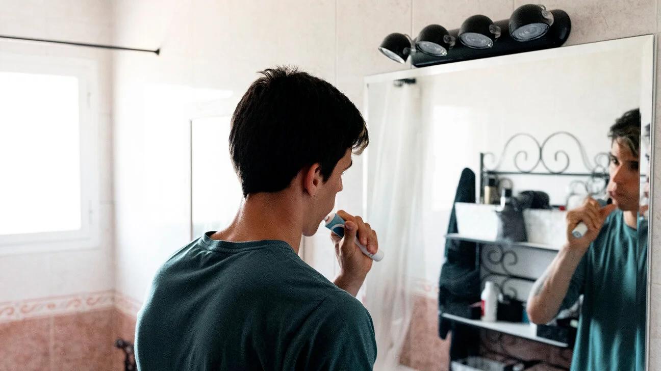 ¿Cómo mantener tus dientes sanos durante la cuarentena de COVID-19?