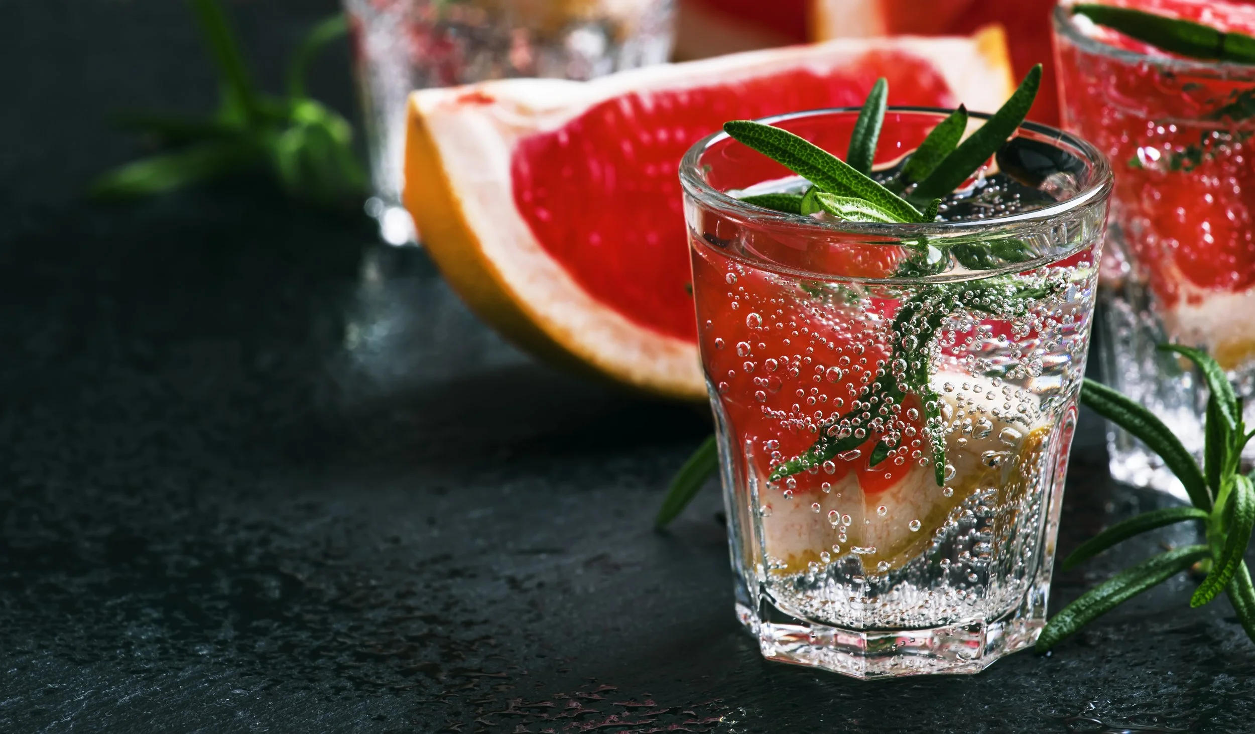 ¿El agua carbonatada daña mis dientes? Aquí la respuesta