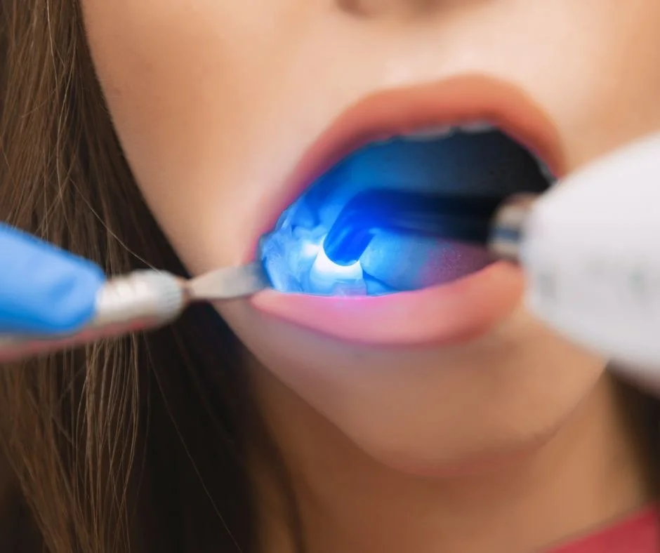 Estrategias Avanzadas en el Manejo del Dolor Dental: De la Sedación Consciente a la Nanotecnología Analgésica