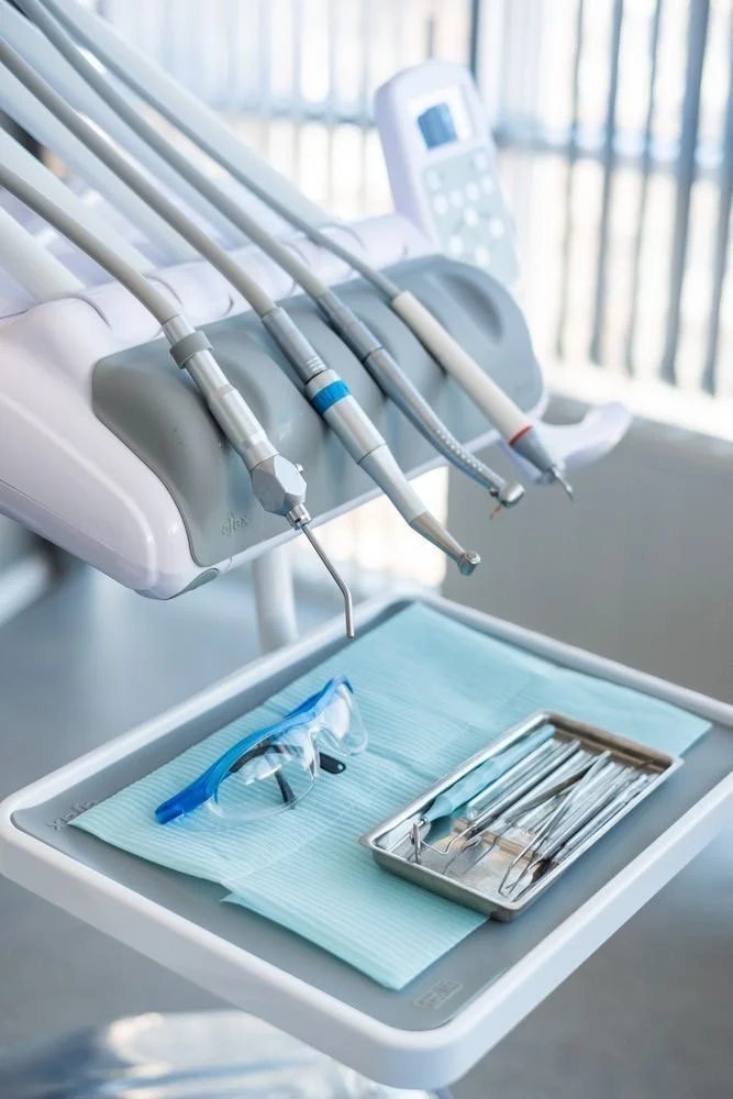 Los Misterios del Consultorio Dental: ¿Qué Son Todas Esas Herramientas?