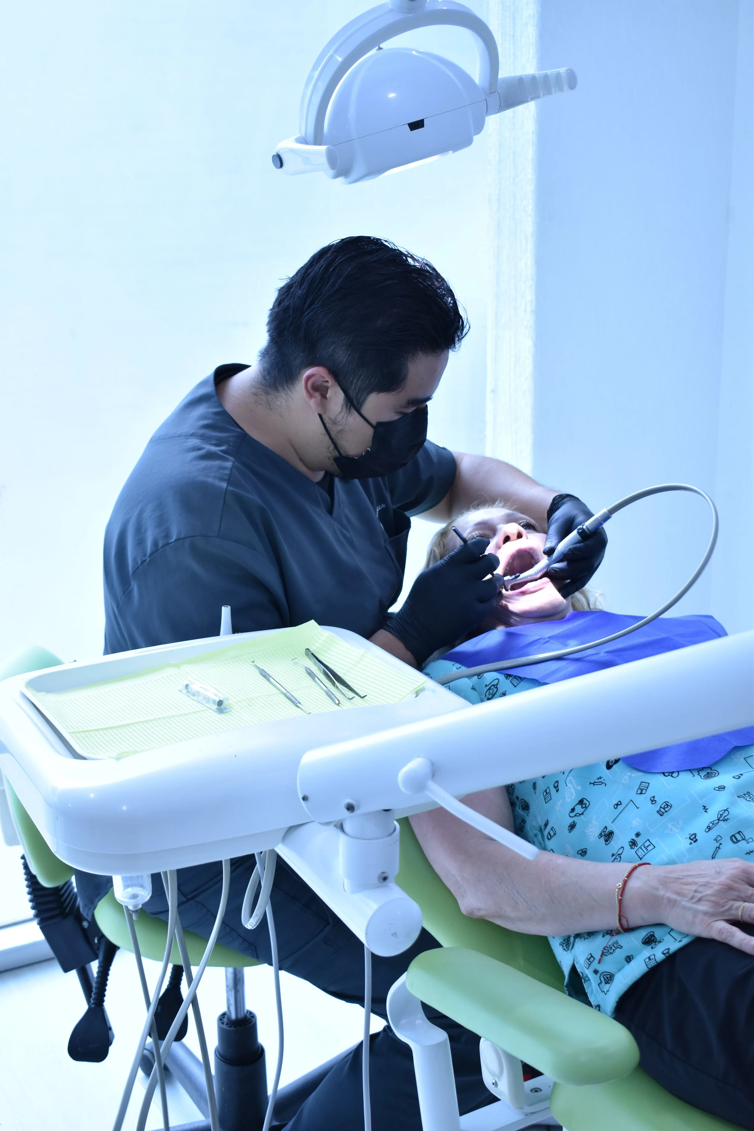 Salud dental en adultos mayores: lo que cambia con los años y cómo mantenerse al día