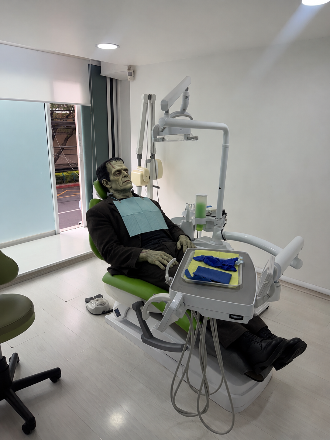 Halloween y tus dientes: cómo disfrutar los dulces sin pagar la factura en el dentista