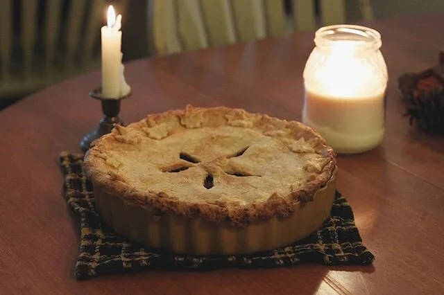 Spent the long weekend gardening, baking sourdough and an apple pie, and doing a deeeeeep clean of the entire place. 
As I impatiently wait for my seeds to sprout, you can find me feasting on various freshly baked carbs. 👍🏻