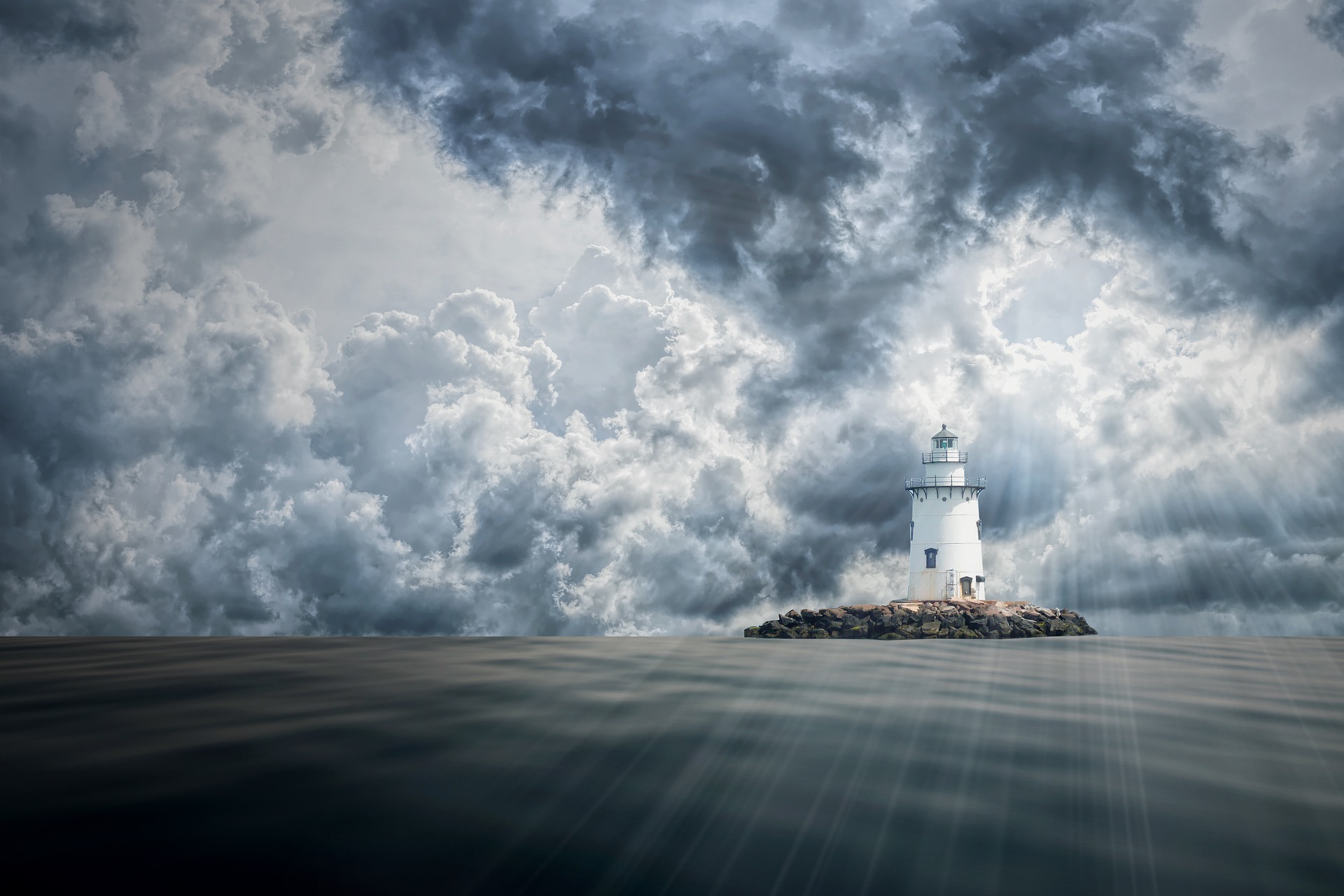 lighthouse-3686014_1920.jpg